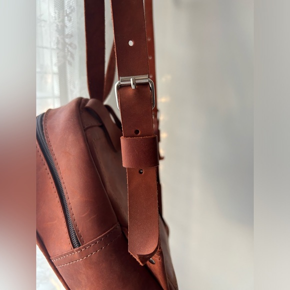 Brown leather backpack - Picture 3 of 8